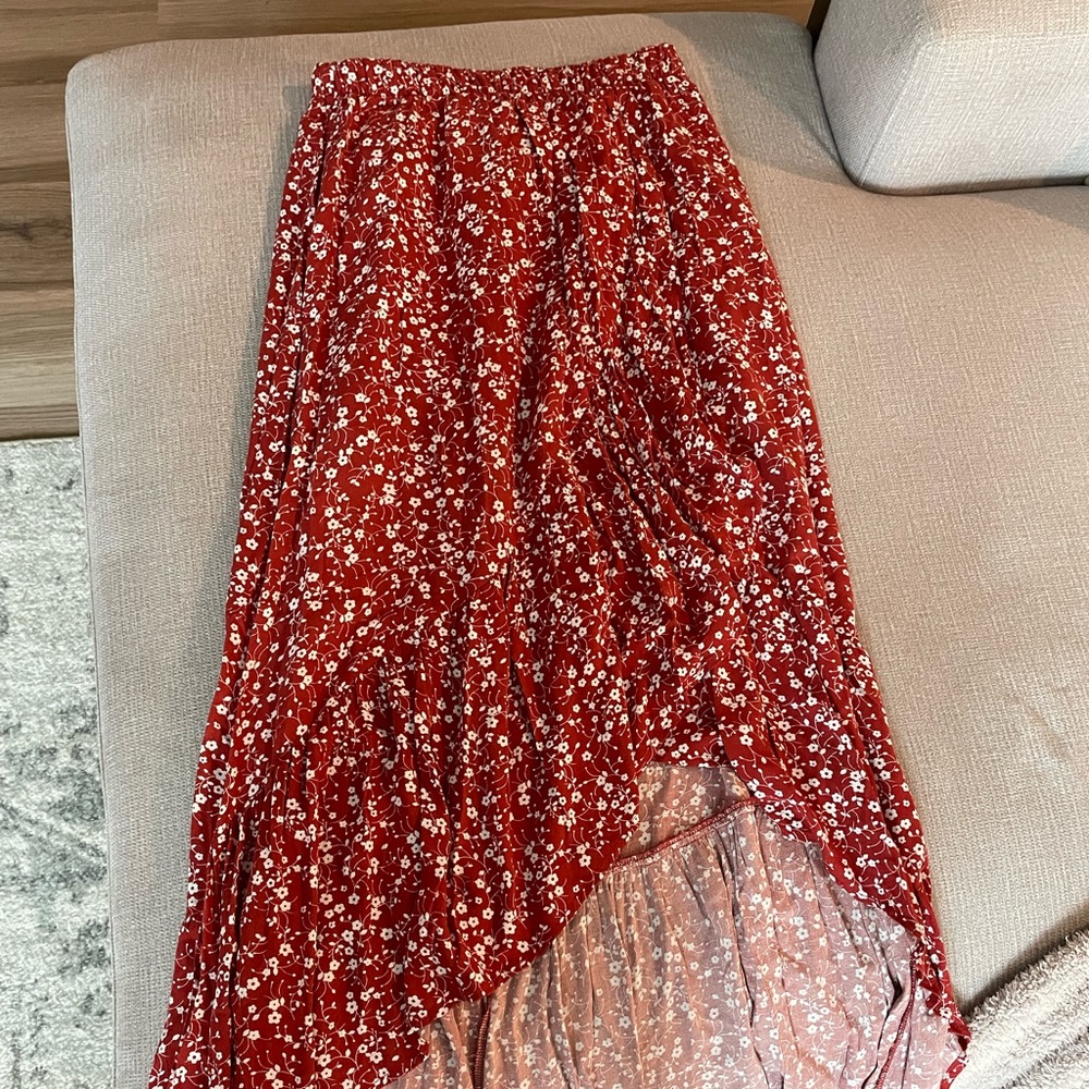 Flowly floral midi skirt with elastic waistband, never worn